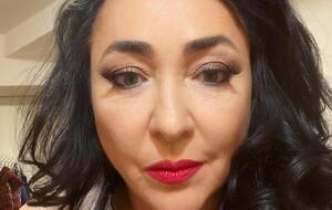 Лолита поплавала перед камерой