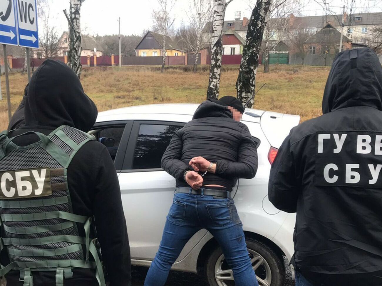 По данным СБУ, подозреваемых задержали при получении денег от потерпевшего