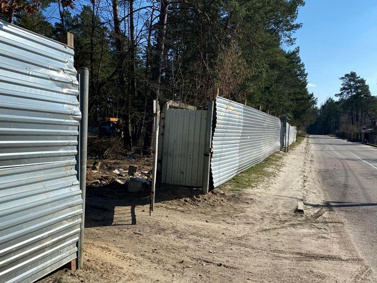 За даними СБУ, чиновник організував протиправне відчуження 1,5 га ділянок у селищі міського типу Брюховичі