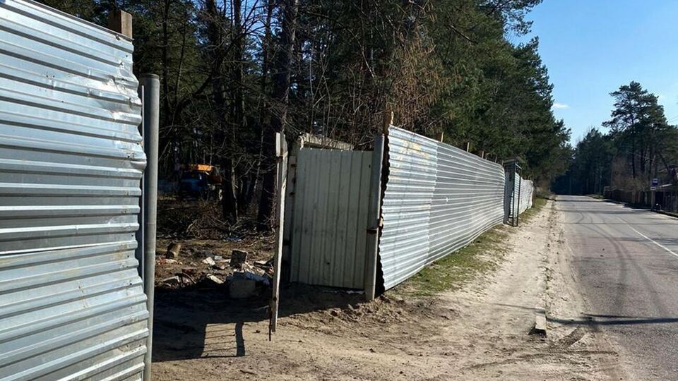 За даними СБУ, чиновник організував протиправне відчуження 1,5 га ділянок у селищі міського типу Брюховичі