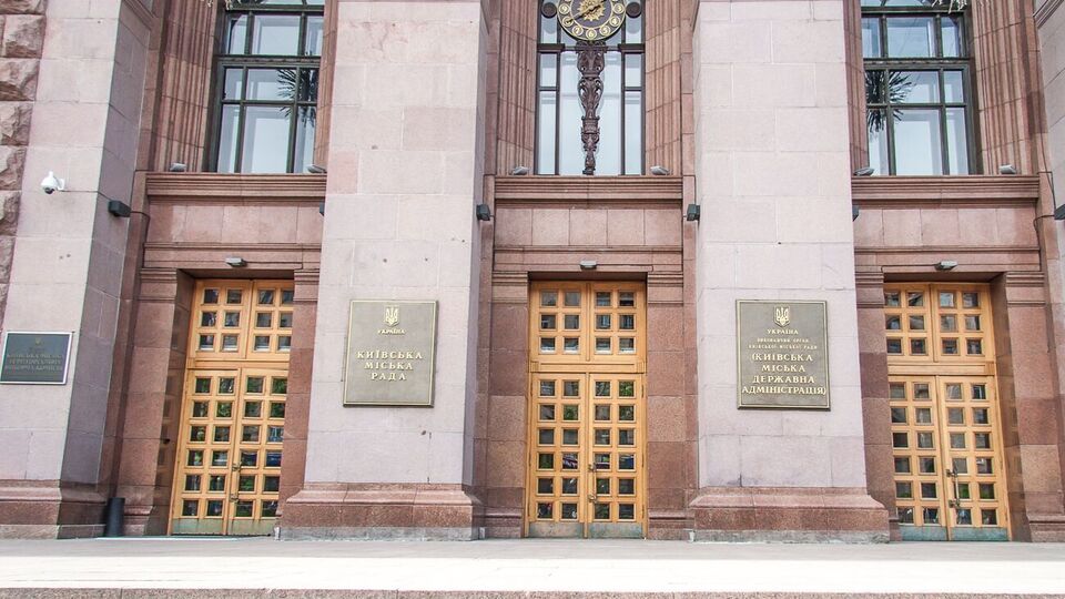 Середній показник вакцинації проти COVID-19 серед усіх структурних підрозділів КМДА становить майже 92%, зазначив Загуменний