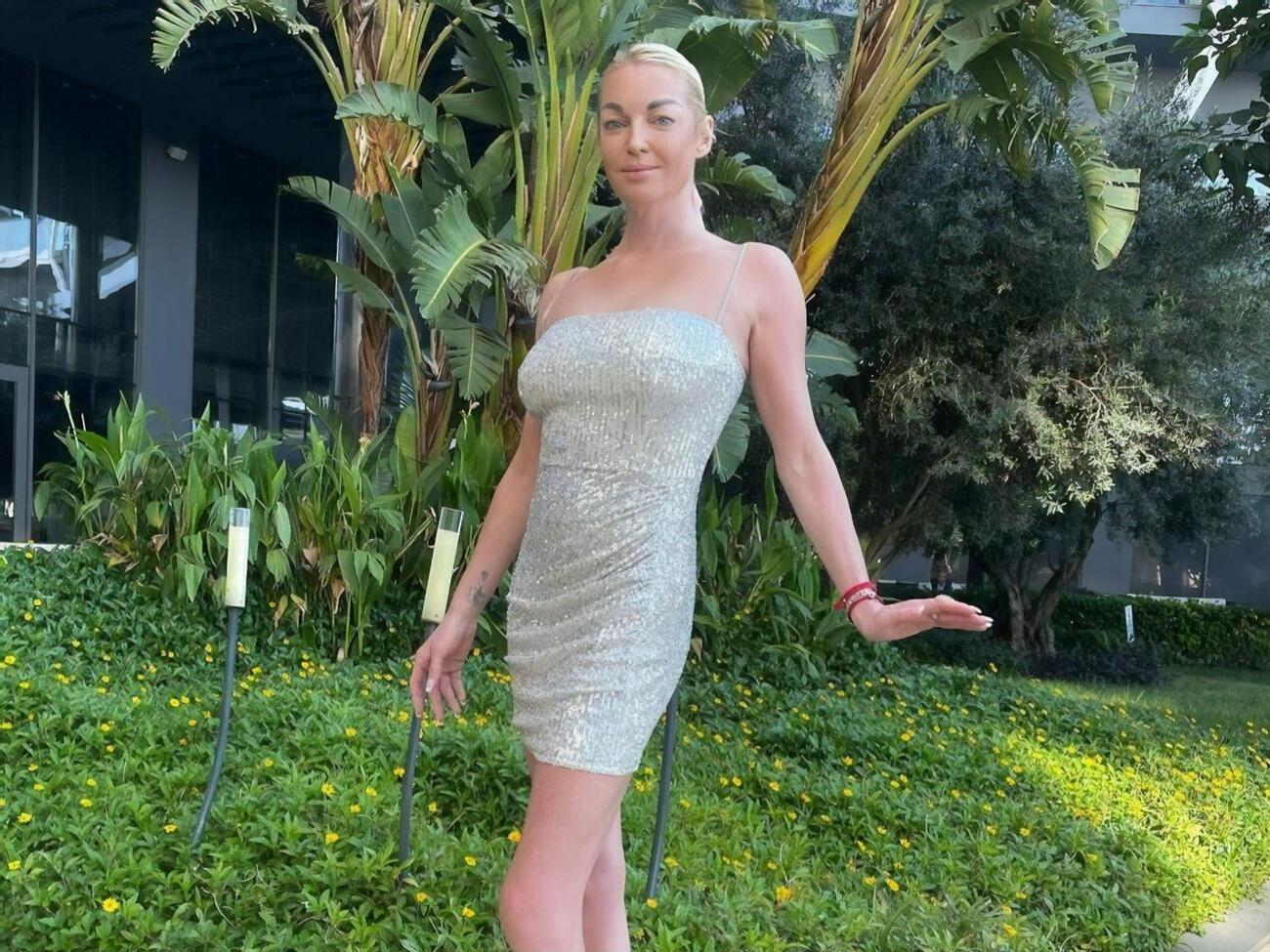 Волочкова, яка зараз відпочиває в Туреччині, поцікавилася у своїх підписників погодою в Москві