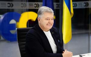 Порошенко продав канали журналістам