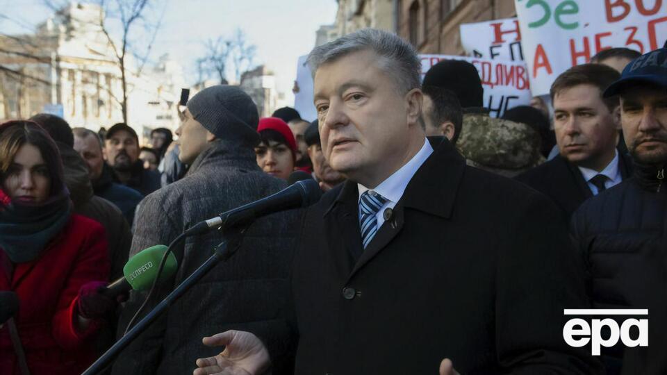 Порошенко повідомив, що продав свої канали журналістам, які там працювали і працюють