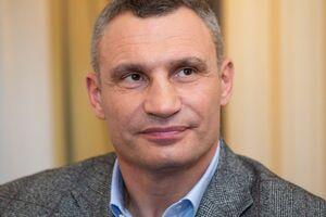 Кличко: Почему киоски, которые рядом находятся, можно убрать, а киоск президента может остаться?