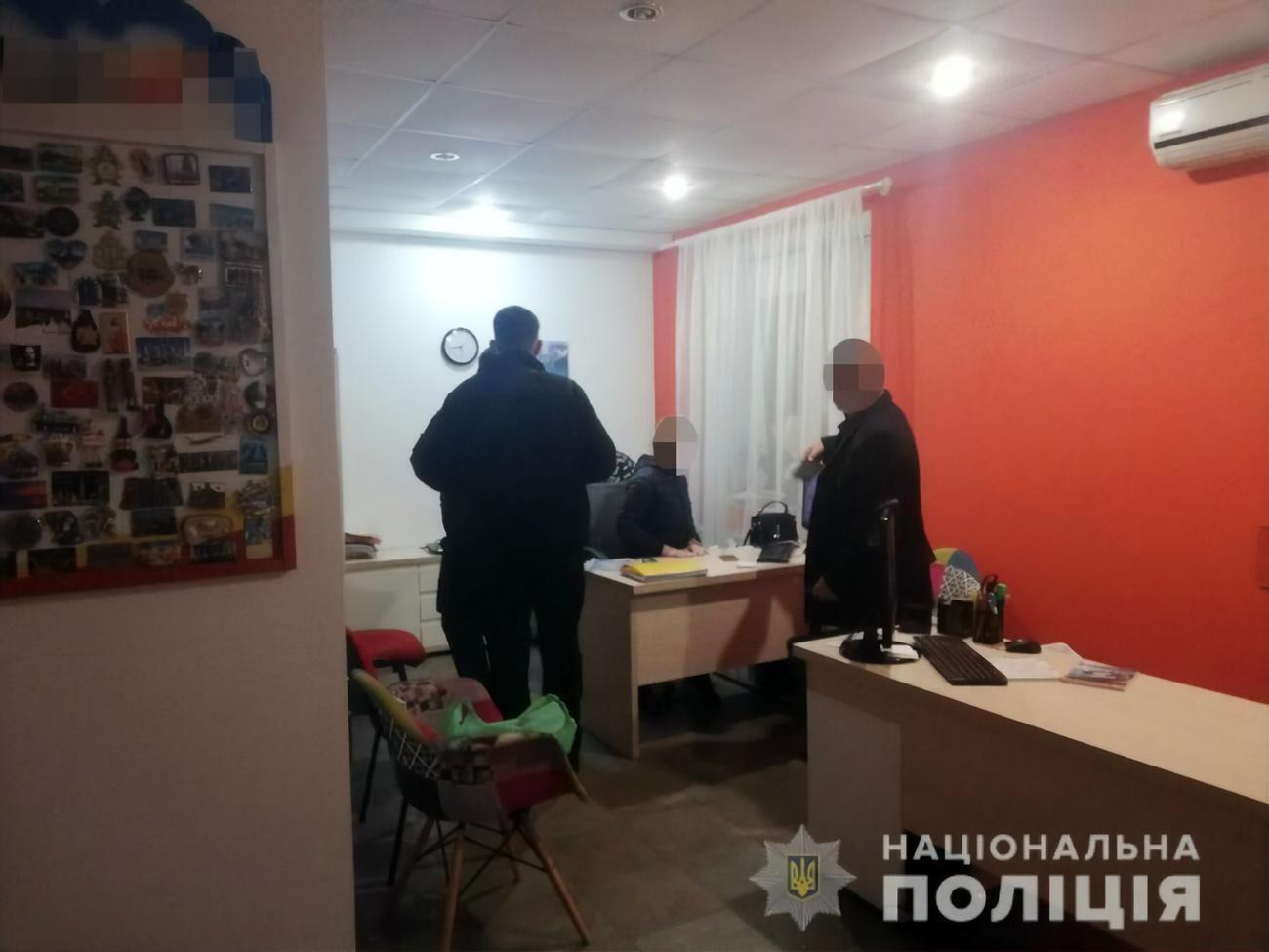 Поліція провела обшуки в офісі турагентства
