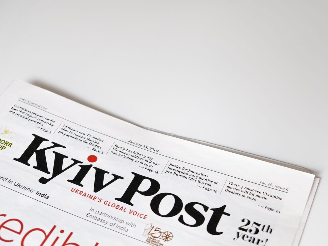В "Обозревателе" считают долгом "предложить свою руку помощи журналистской команде" Kyiv Post