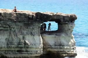 Умова в'їзду на Кіпр для українців – повна вакцинація проти COVID-19 або негативні тести до та після прибуття на острів, зазначили у МЗС