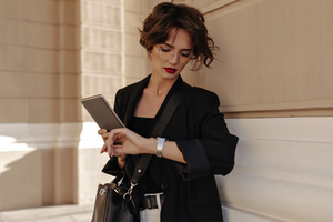 В этом сезоне точно стоит обзавестись сумочкой с геометричным принтом