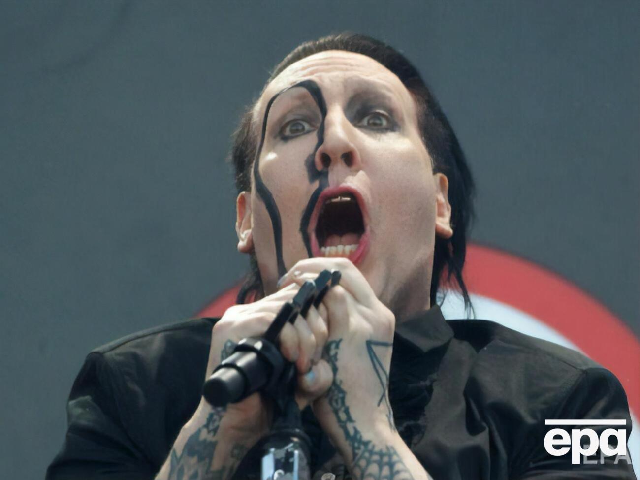 В ноябре издание&nbsp;Rolling Stone заявило, что в доме артиста есть комната для пыток женщин