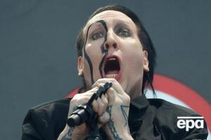 В ноябре издание Rolling Stone заявило, что в доме артиста есть комната для пыток женщин