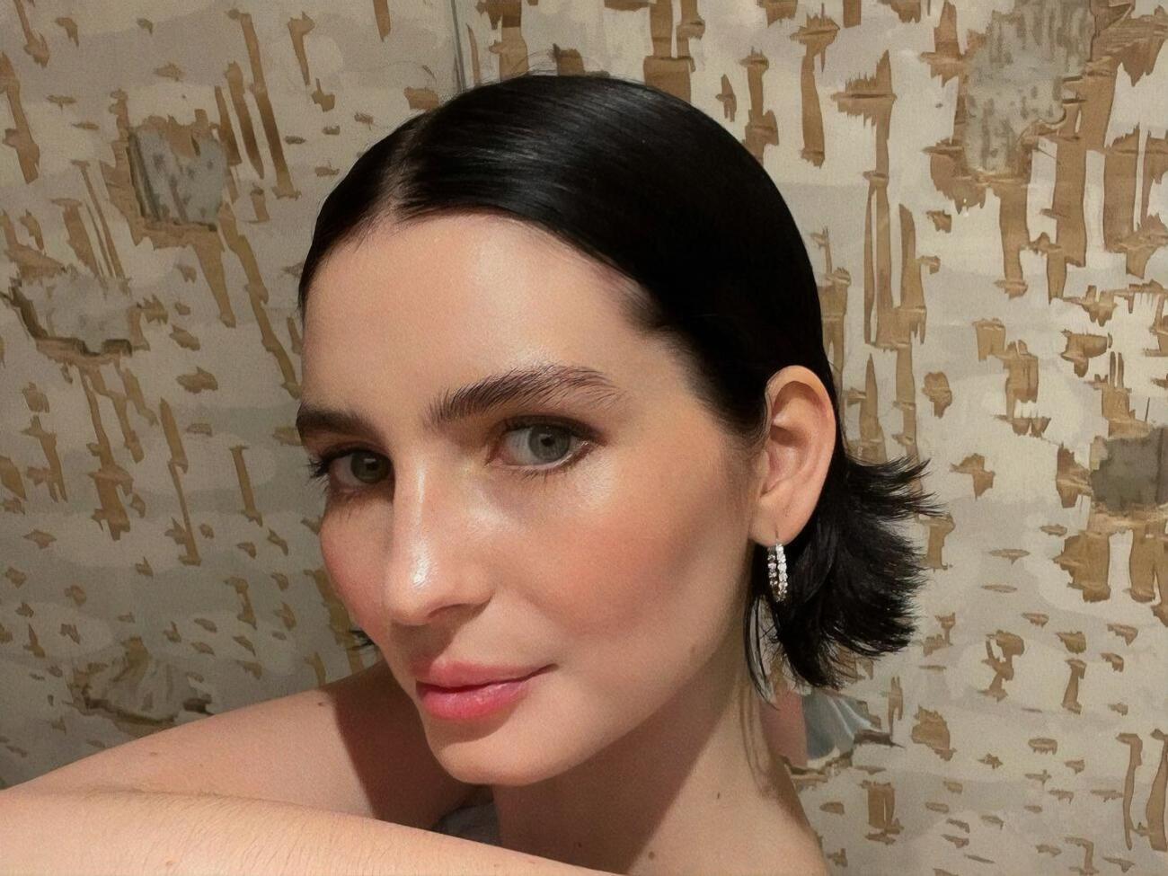 Мидоу посвятила публикацию восьмой годовщине со дня гибели ее отца Пола Уокера