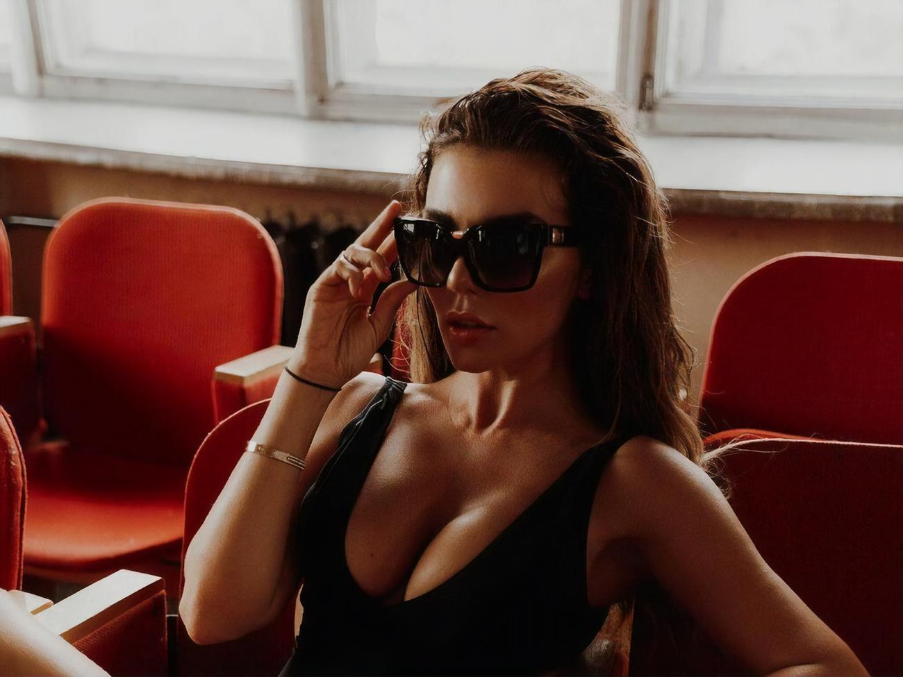 Седокова поделилась снимком в стиле ню