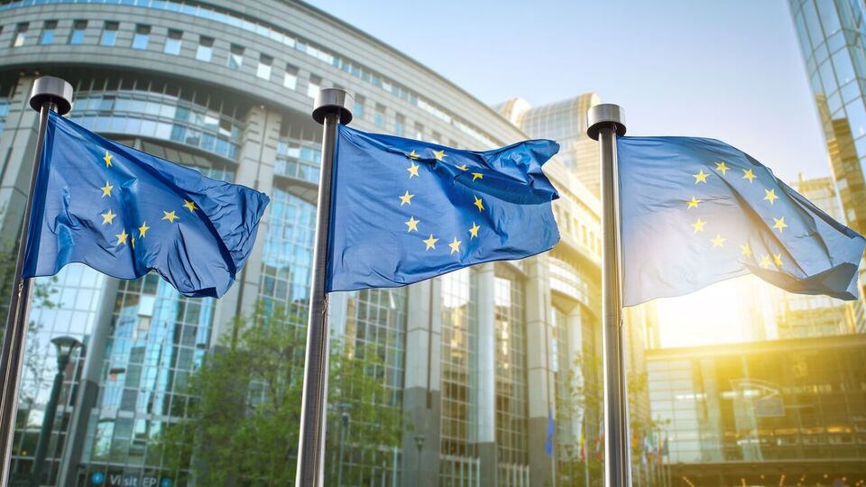 Санкції ЄС набудуть чинності 2 грудня, повідомляє редактор Radio Free Europe / Radio Liberty Рікард Йозвяк