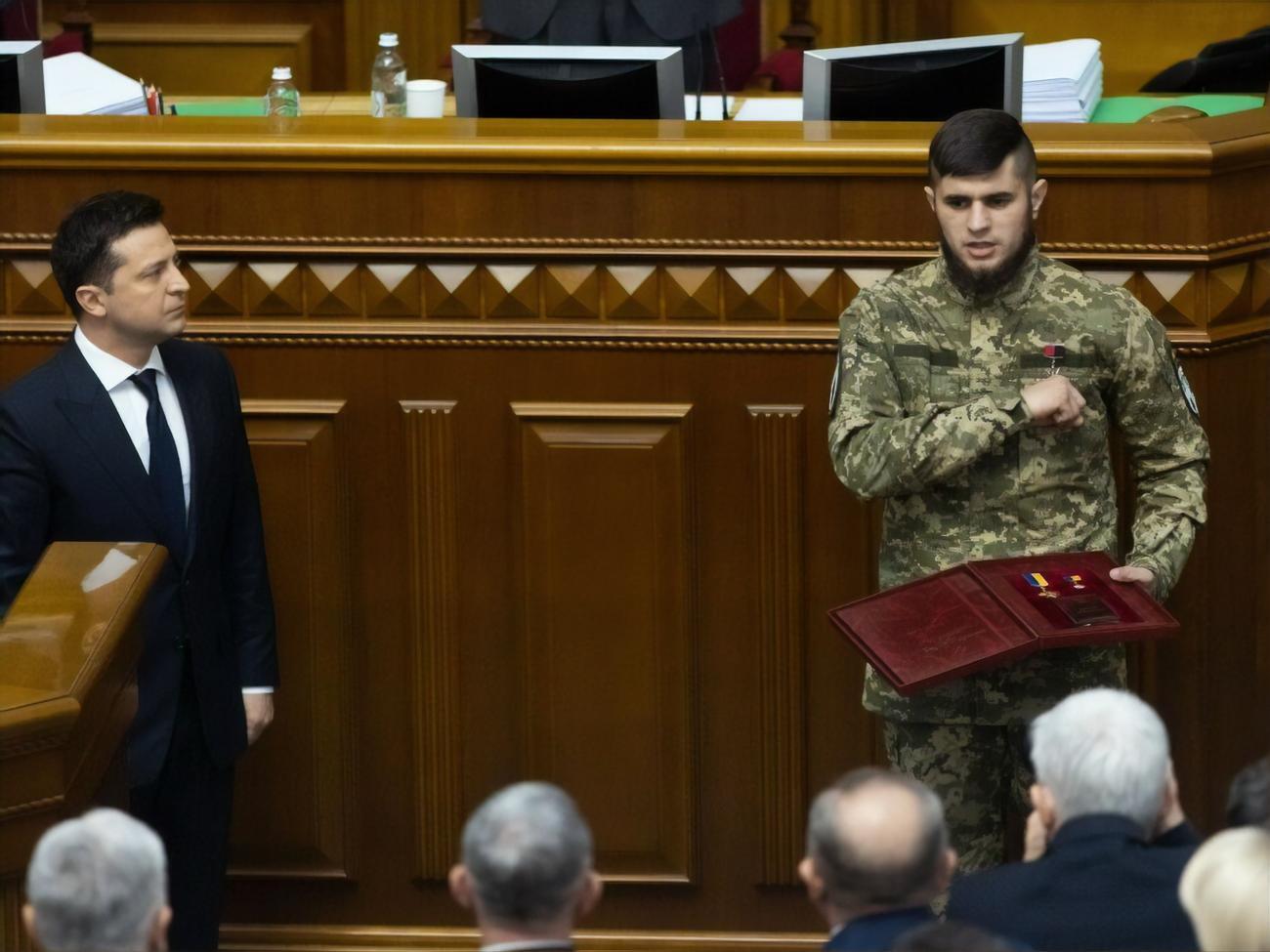 Зеленский вручил награду Да Винчи в Верховной Раде