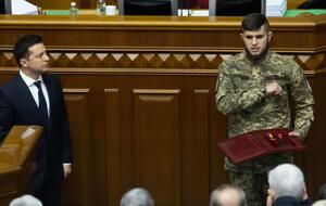 Зеленский вручил награду Да Винчи в Верховной Раде