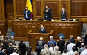 Зеленский: Впервые зарплата врачей выросла за год вдвое. Я уверен, что в своем следующем послании такие же слова скажу о заработной плате наших учителей