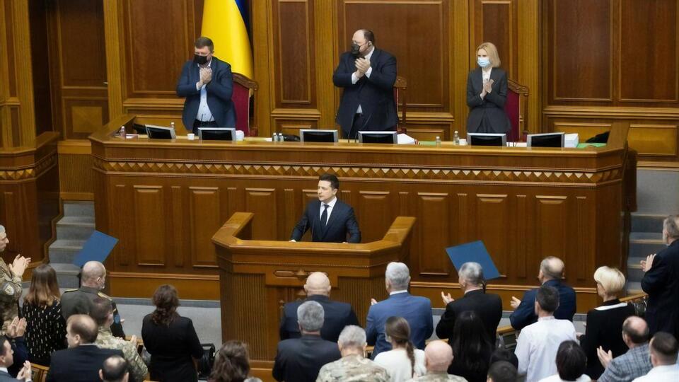 Зеленський: Уперше зарплата лікарів зросла за рік удвічі. Я впевнений, що у своєму наступному посланні такі самі слова скажу про заробітну плату наших учителів