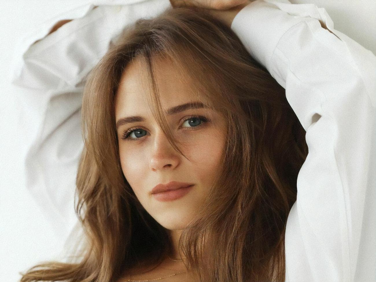 Кошмал стала відомою після зйомок у серіалі "Свати"