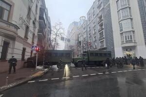 Народний депутат Гео Лерос опублікував фото спецтранспорту в урядовому кварталі