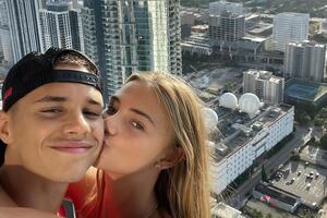 На премії The Fashion Awards 2021 Ромео Бекхем та Мія Реган дебютували як пара