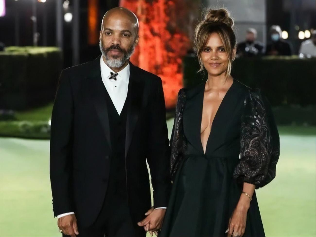 В сентябре 2020 года Холли Берри подтвердила роман с Ван Хантом