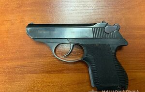 Травматический пистолет у подозреваемого изъяли