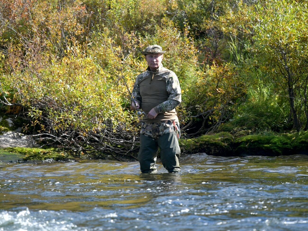 По сравнению с апрелем 2021 года электоральный рейтинг Путина снизился на восемь процентных пунктов