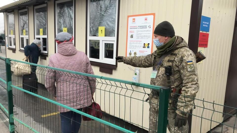 Бойовики блокують роботу КПВВ на Донбасі