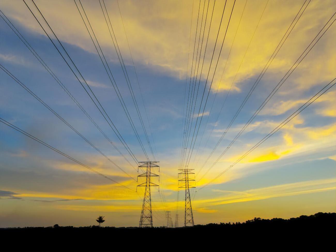 Без електрики залишилися населені пункти у трьох областях