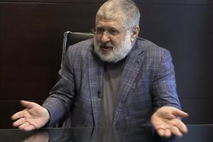 С просьбой о комментарии журналисты обратились к Игорю Коломойскому, он отказался общаться на эту тему