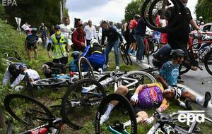 Велосипедисты получили травмы разной степени тяжести из-за массового падения