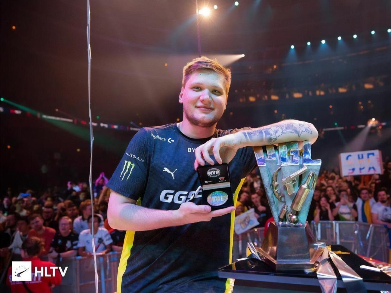 Костылев стал профессиональным киберспортсменом в 2013 году