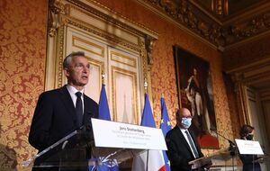 Столтенберг (ліворуч) – РФ: Поважайте суверенітет та територіальну цілісність України, і повернімося до дипломатії