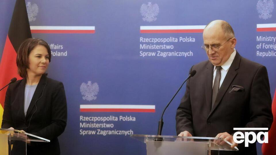 Рау (праворуч) сказав Бербок, що співпраця ФРН із РФ щодо будівництва газогонів "Північний потік – 1" та "Північний потік – 2" була "фатальною" політикою