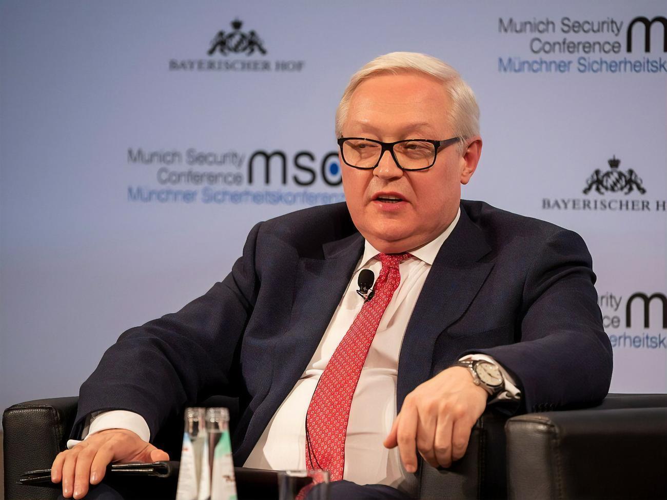Рябков вважає, що "цілком можна раптом прокинутися і побачити себе в чомусь схожому" на Карибську кризу