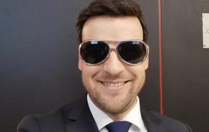 Для пародирования Зеленского Великий использует парик