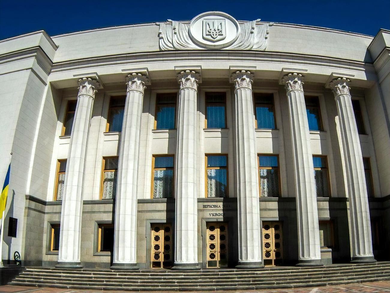 Верховна Рада ухвалила закон 20 травня, на початку червня його передали на підпис президенту