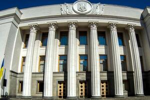 Верховна Рада ухвалила закон 20 травня, на початку червня його передали на підпис президенту