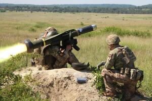 Украина получила в декабре 30 пусковых установок Javelin, часть из них уже на позициях, сообщили в ОПУ