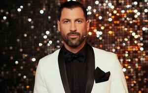 За словами Максима Чмерковського, його матір пограбували серед білого дня, відібравши авто