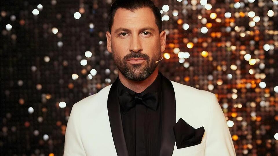 За словами Максима Чмерковського, його матір пограбували серед білого дня, відібравши авто