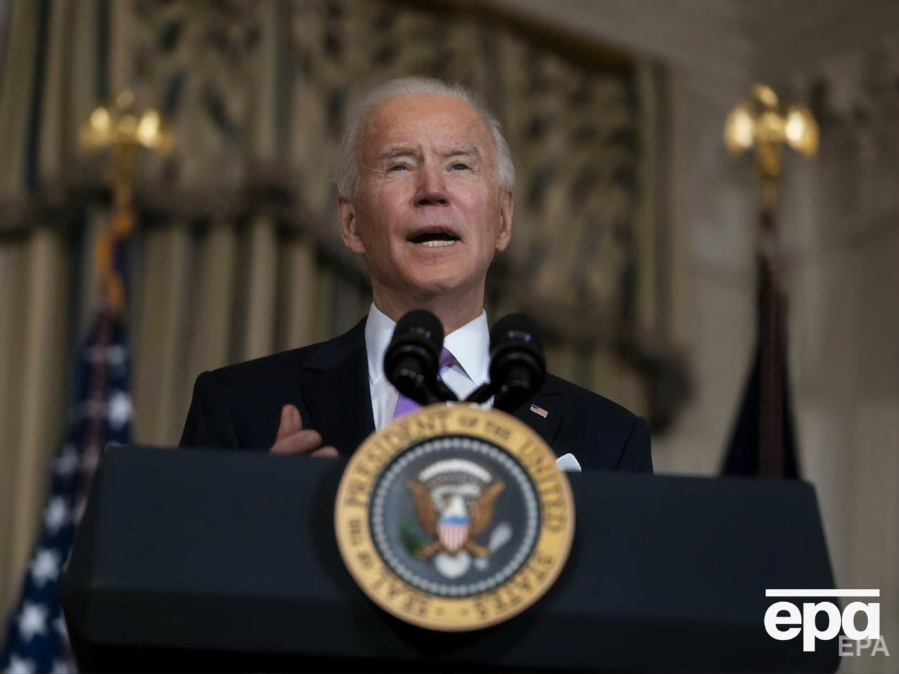 Избиратели Байдена хотят, чтобы приоритетными для него были внутренние проблемы США, заявил журналист