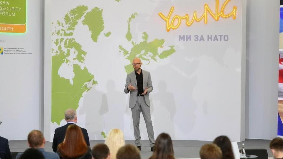 Яценюк: Росіяни мають одну дуже чітку мету – забрати всю Україну та знищити українську державність