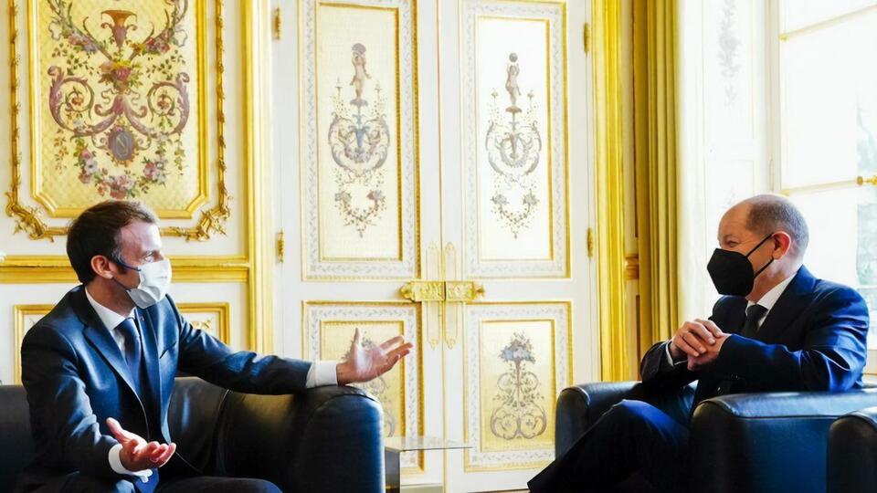 Макрон став першим світовим лідером, до якого Шольц приїхав на посту канцлера