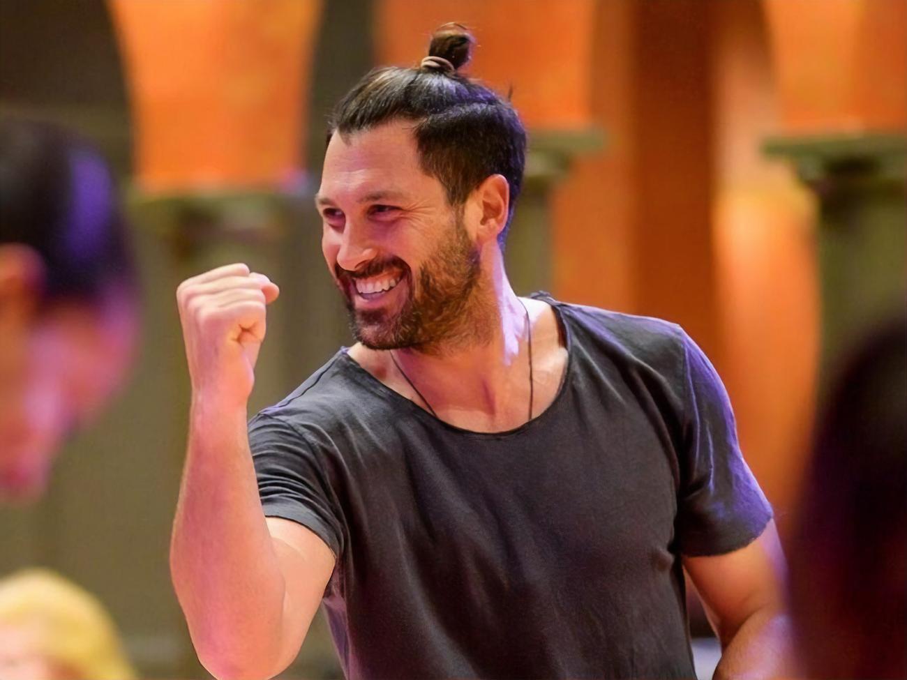 За словами Максима Чмерковського, деякі нав'язливі шанувальниці залазили до нього в будинок