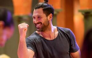 За словами Максима Чмерковського, деякі нав'язливі шанувальниці залазили до нього в будинок