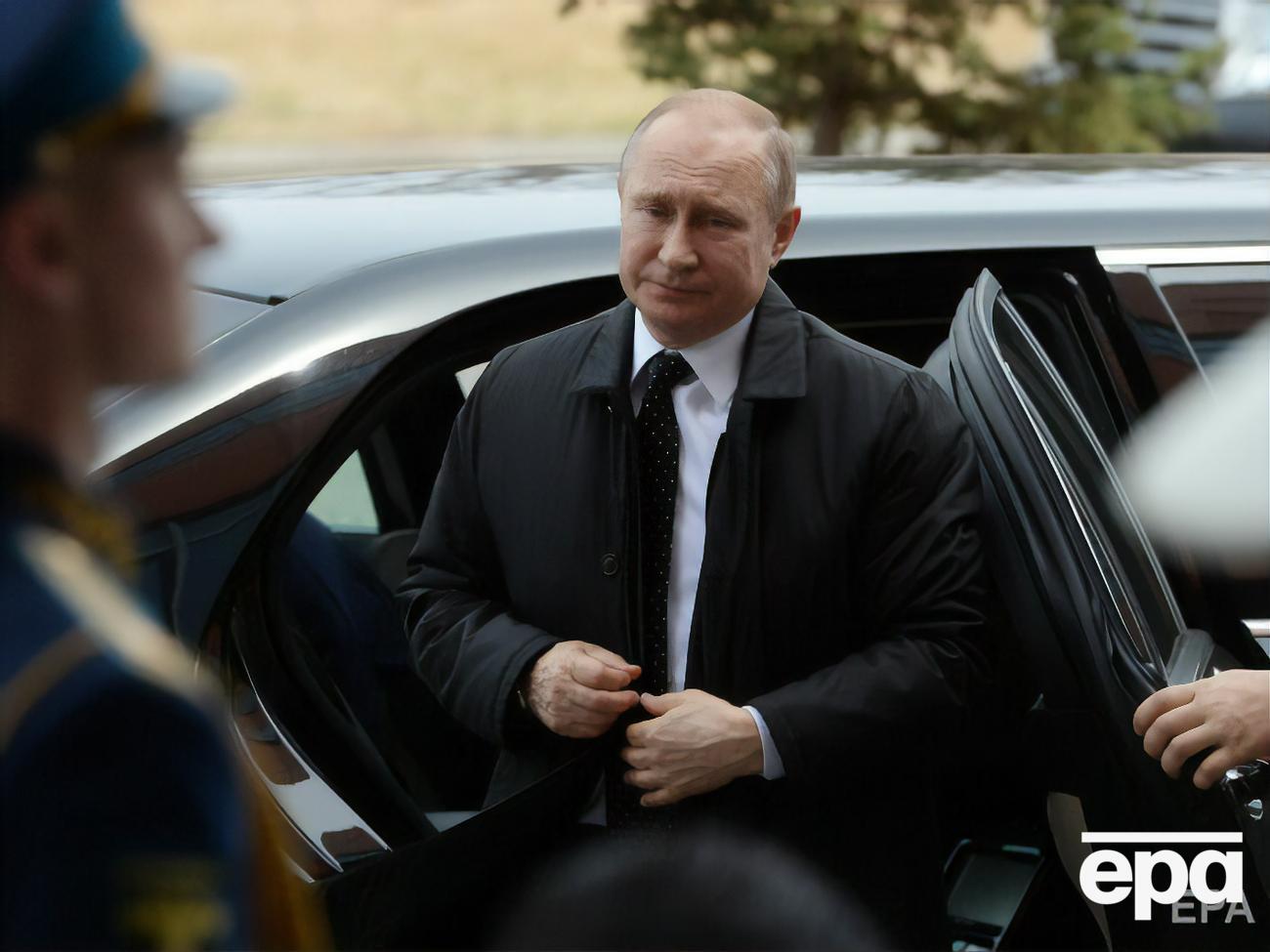 В официальной биографии Путина о частном извозе упоминаний нет