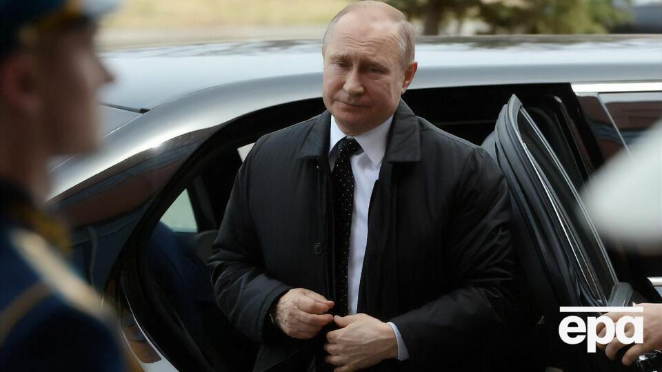 В официальной биографии Путина о частном извозе упоминаний нет