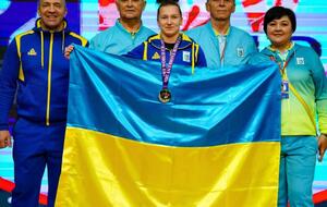 Золото Гангур завоевала в рывке